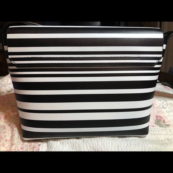 Kate Spade Black & White Purse w/ Magnetic Closure - Picture 6 of 6